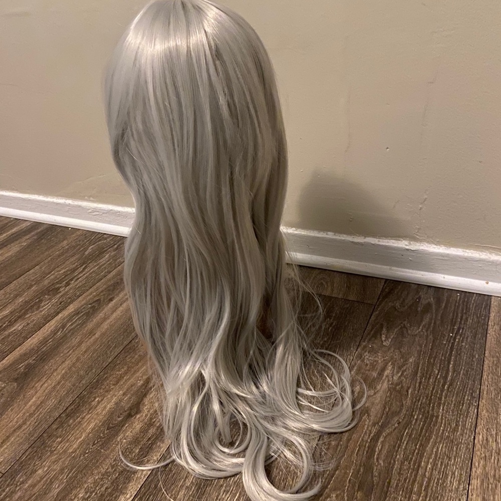 Gray curled wavy 27inch wig - Picture 6 of 8